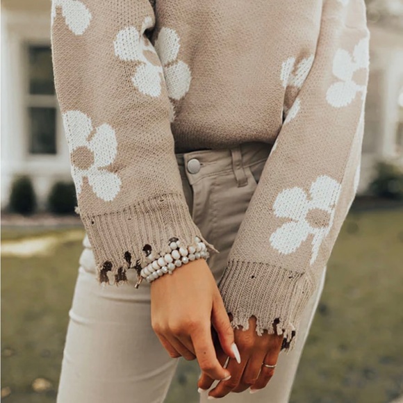 HAYDEN Los Angeles. 'Boho Vibes Sweater.’ Size: Small. Color: Taupe. - Picture 4 of 9